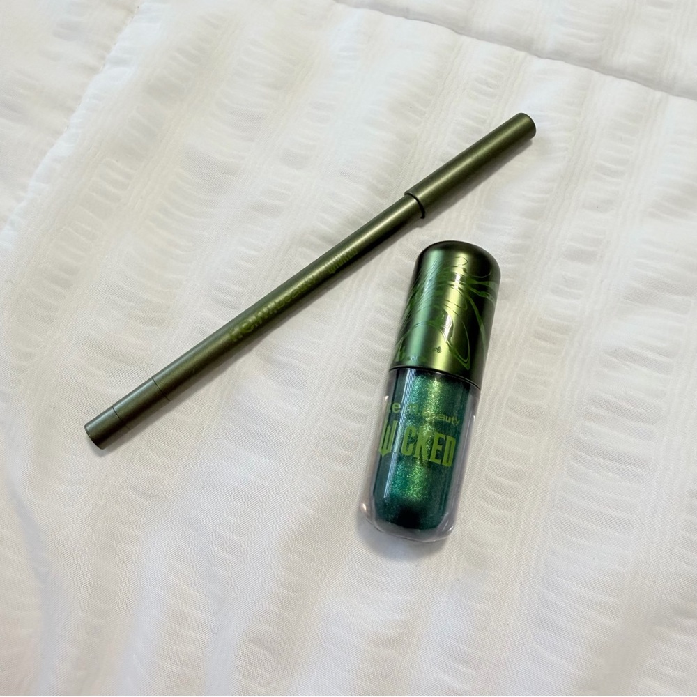 R.E.M. Beauty Elphaba Eyeshadow + Eyeliner